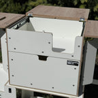 Camping Box – detalle del panel frontal y del compartimento de la cocina de camping